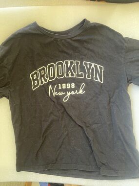 SHEIN Black Graphic 'Brooklyn 1898 New York' Short Sleeve Tee. Size 10 y